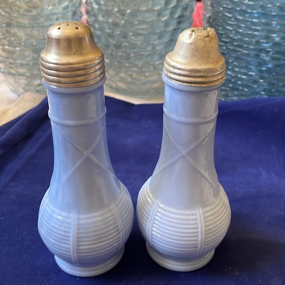 VTG Delphit Jeannette blue glass basket weave salt and pepper shakers set tall - Picture 6 of 9